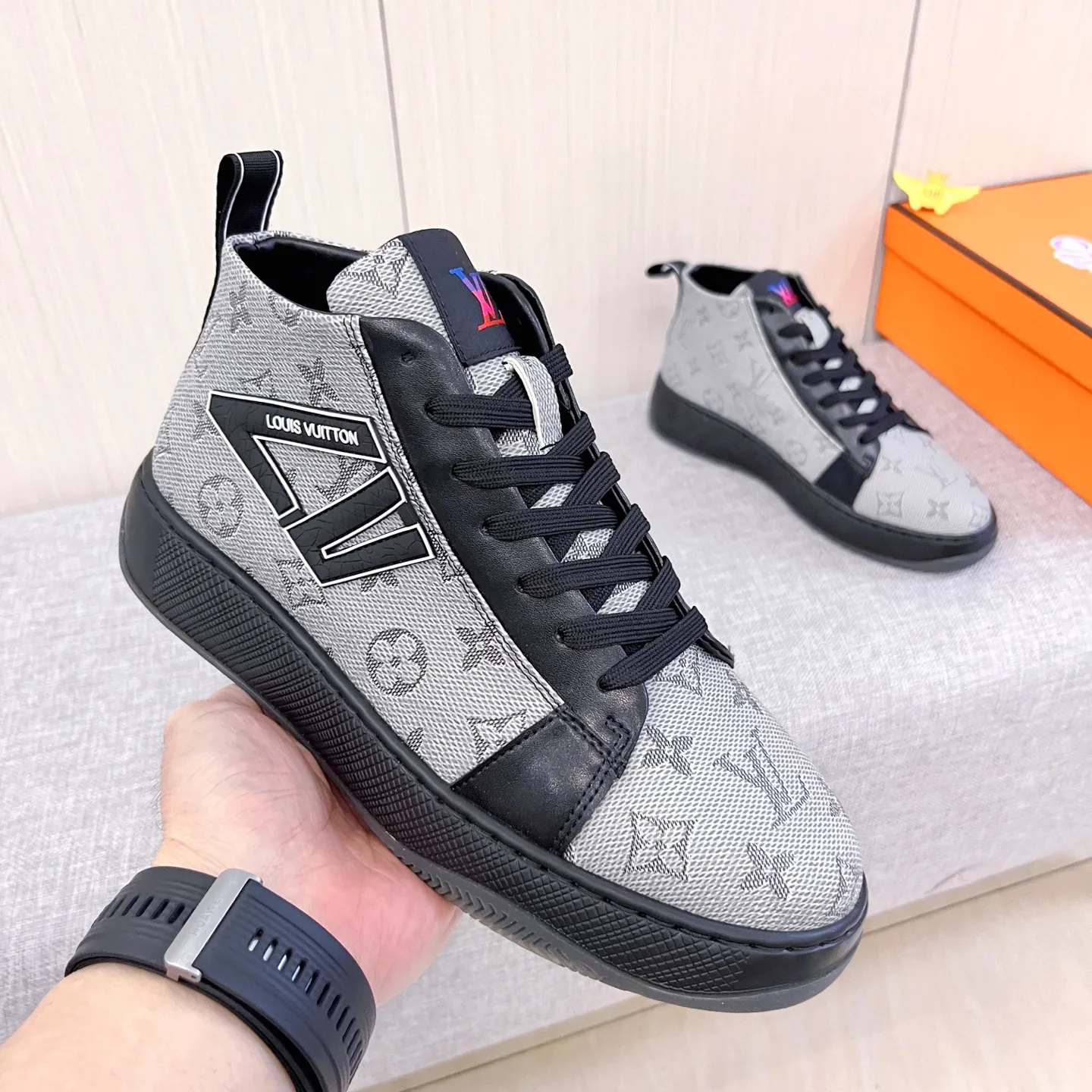 Men's shoes 💰 460 men's shoes 💰 [ LV ] 🔥 Louis Vuitton, high-end men's shoes brand official website 1:1 latest masterpiece: uppers are made of Italian imported first-layer cowhide with comfortable and breathable lining ➕ original non-slip and wear-resistant outsole 🔥, making walking more convenient and comfortable! An exclusive new model, a stunning work, a beautiful 1:1 replica [color] compared to the official quality! Create a fashionable personality to set off your uniqueness! A must-have for trendy men! Classic 🔥Size: 38-44 Color: 🔥 3⃣️colors available🔥.